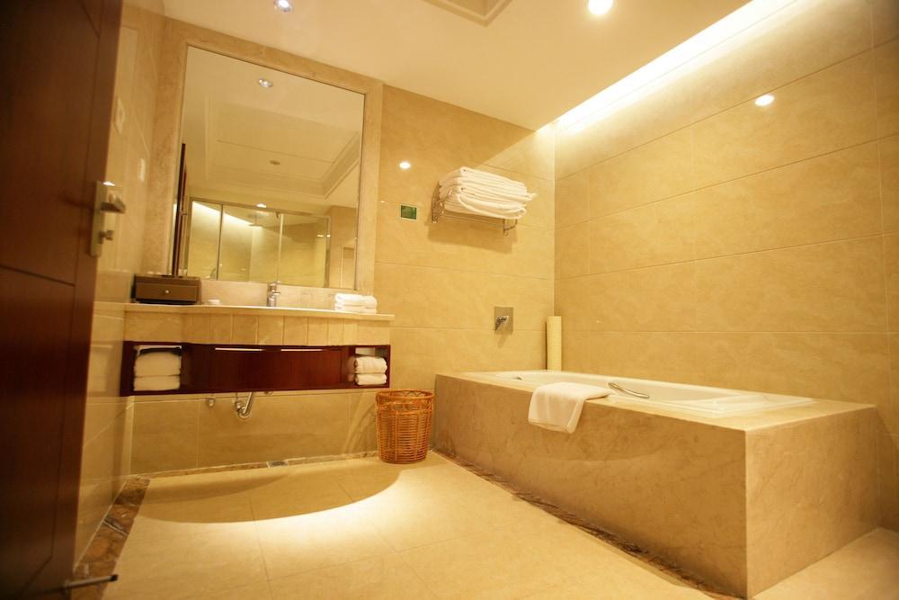 Dongguan Huilihua Hotel Exterior photo