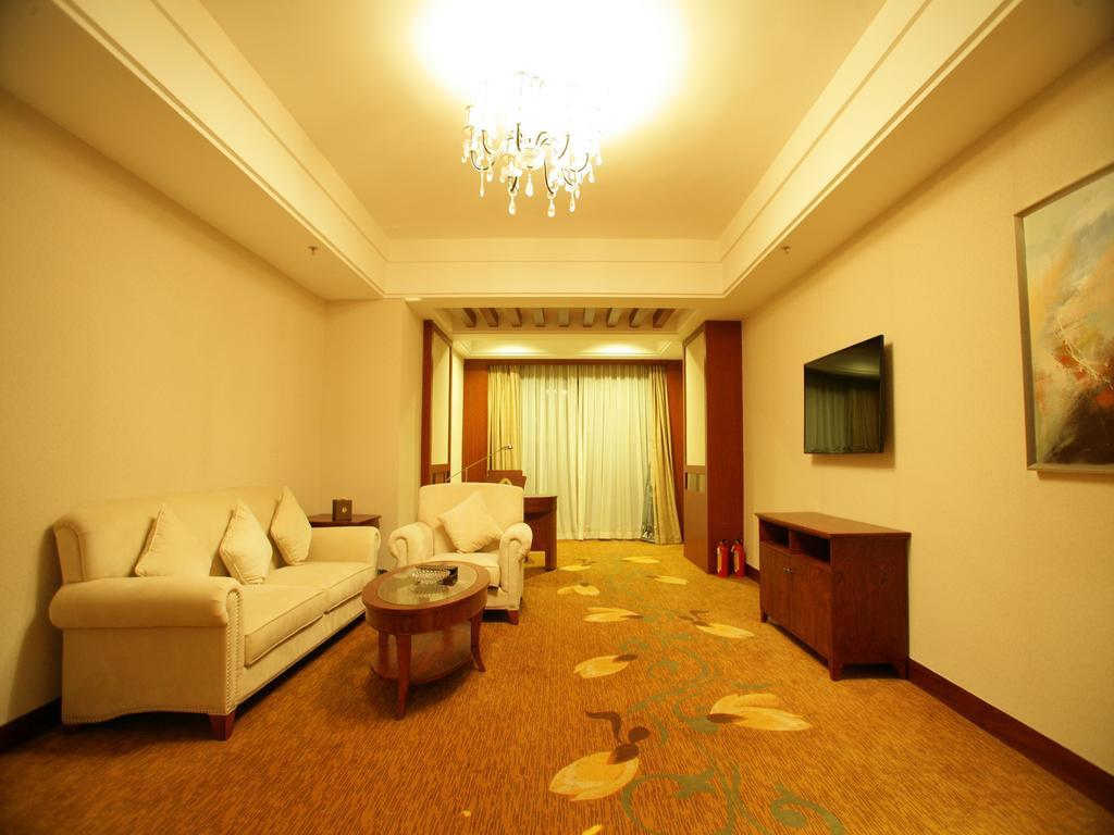 Dongguan Huilihua Hotel Exterior photo
